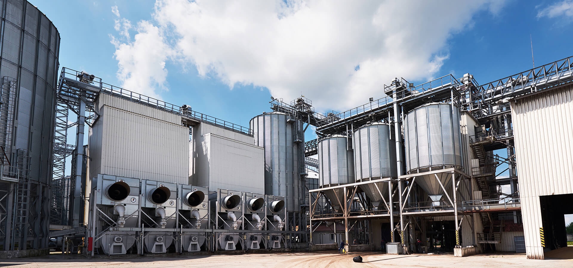 Oil tanker and downstream refinery in Australia